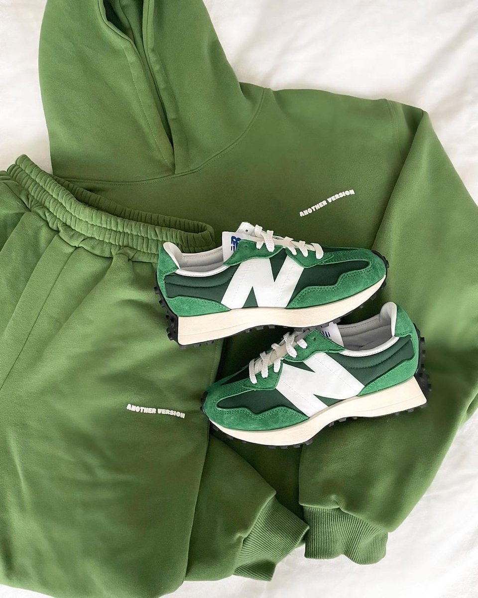CaminoTV's tweet photo. La New Balance 327 "Forest Green" passe à 71€ 🐉

 Lien https://t.co/3fe99QKtoN https://t.co/qJ6NaCiFpr
