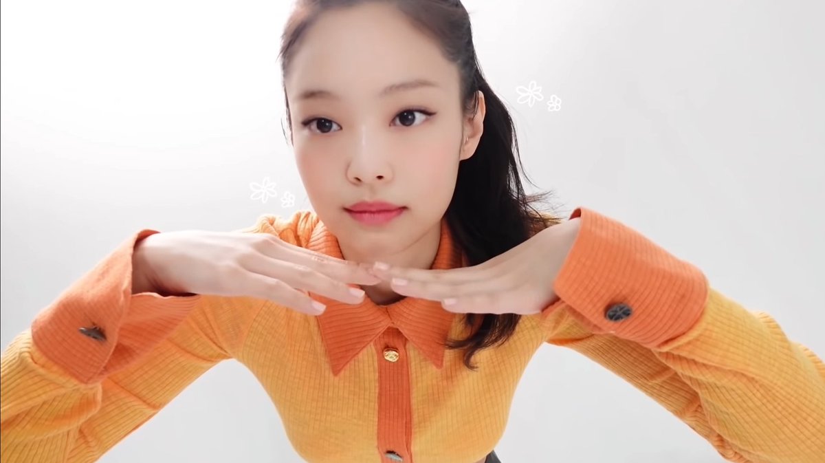 dailyblackpnk's tweet photo. fallen head over heels for this woman 🥺💘

watch jennie's latest vlog 🤗: https://t.co/eEeGW5jzL9 https://t.co/pQzNrt0RzE