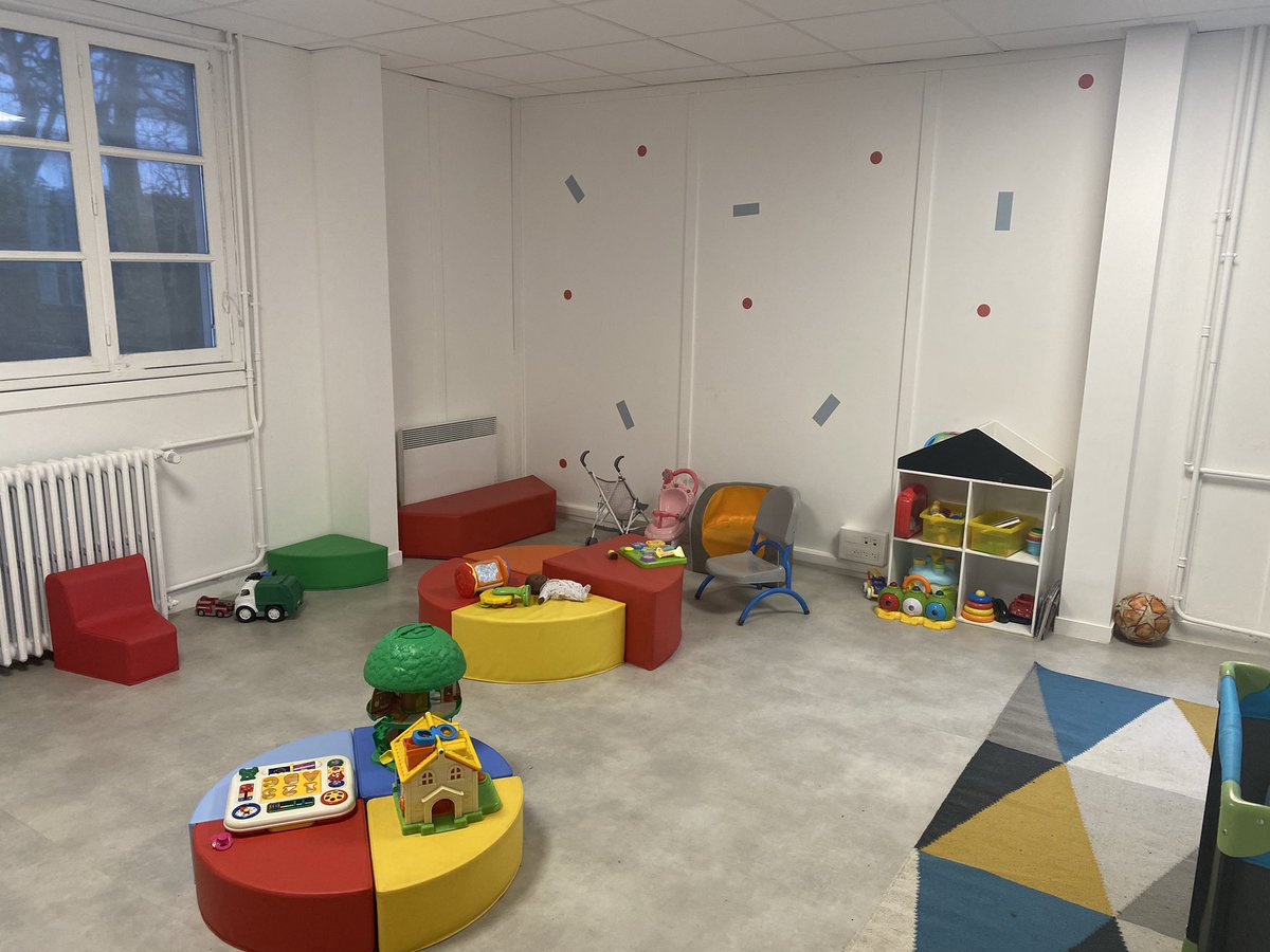 BrnoMorel's tweet photo. ...Intérieur CHU St Maur, en remerciant vivement les équipes salariées @EMMAUSolidarite ainsi les nombreux bénévoles et partenaires locaux mobilisés pour un accueil digne des familles ayant connu des parcours de rue https://t.co/wwjMhX1jmm