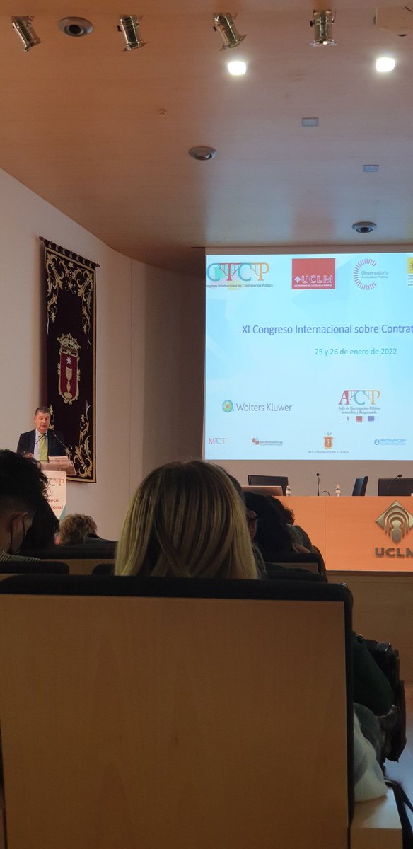 jcastrocarr's tweet photo. Excepcional conferencia inaugural del Congreso Internacional de #ContrataciónPública a cargo del Catedrático D. José María Gimeno Feliu sobre "La calidad en la contratación pública como nuevo paradigma. El contexto de los fondos europeos como elemento para el bing bang". https://t.co/pwZaqKT2K8