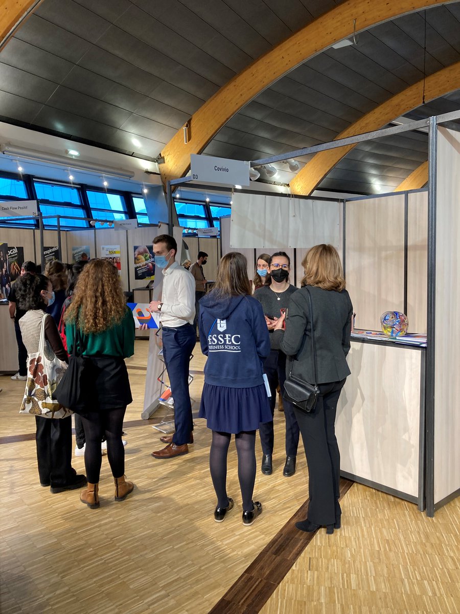 covivio_'s tweet photo. 🎓 Nouvelle semaine, nouveau forum ! En direct des #ESSECTalentDays ! Vous êtes intéressé(e)s par les métiers de l'#immobilier ? Retrouvez la Team Covivio sur le stand D3 !
📍 Campus de @essec Business School Paris (Cergy-Pontoise) de 9h à 17h👉 https://t.co/PvDuhbcvEt https://t.co/pxoxEMEUj2