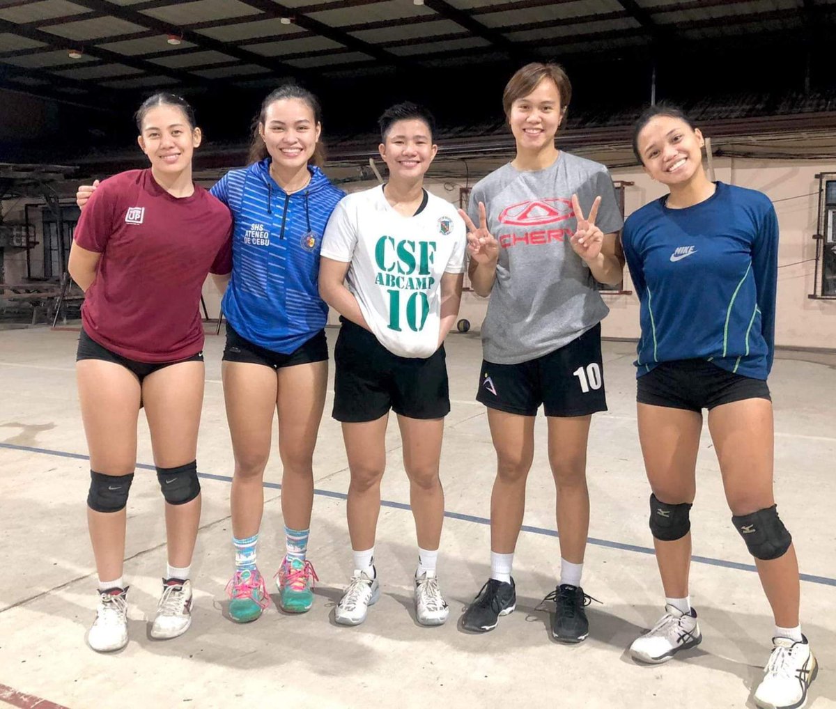 CloudSheedy's tweet photo. @Joshdelmundo41 @volleyball_diva Up gels https://t.co/XFilA3PTsb