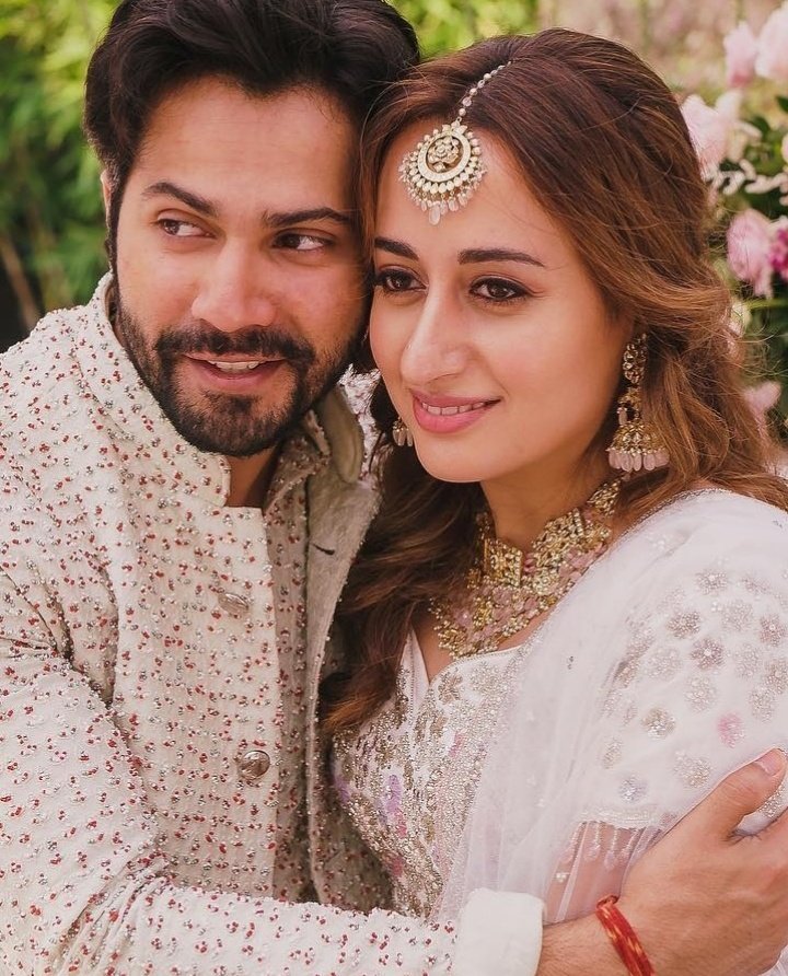 MrsVARUNDaOne's tweet photo. #VARSHA 😍😘♥️
@Varun_dvn Happy 1 ♥️ https://t.co/nbHLfNHenq