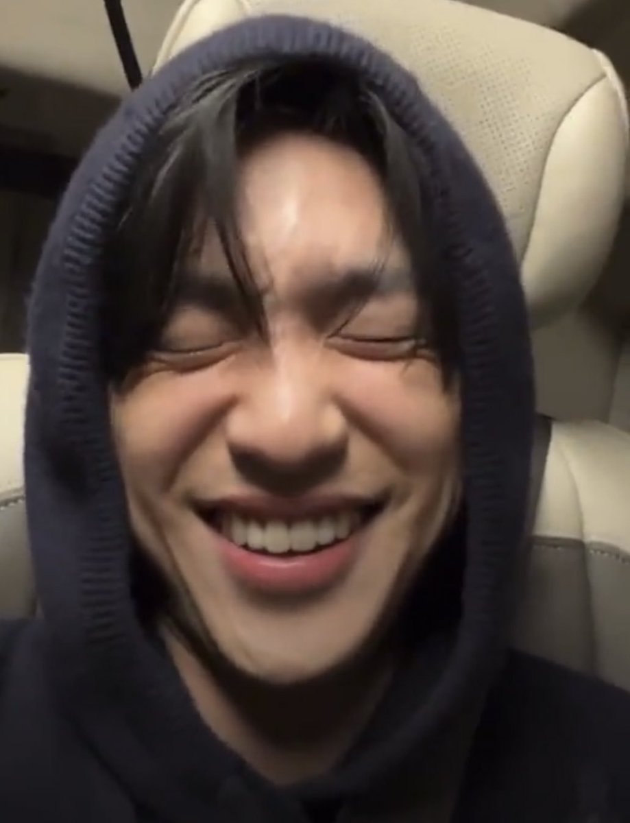 Jinyoung22Park's tweet photo. so help me god https://t.co/ZdpMCf5mFt