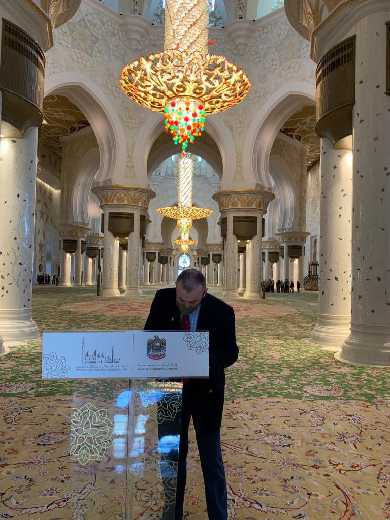 Simply breathtaking - the Grand Mosque in Abu-Dhabi. A particular privilege to visit this amazing place of worship as British Armed Forces Muslim Champion. <a href="/TheAFMA/">AFMA</a> <a href="/BritishArmy/">British Army 🇬🇧</a> #teamwork