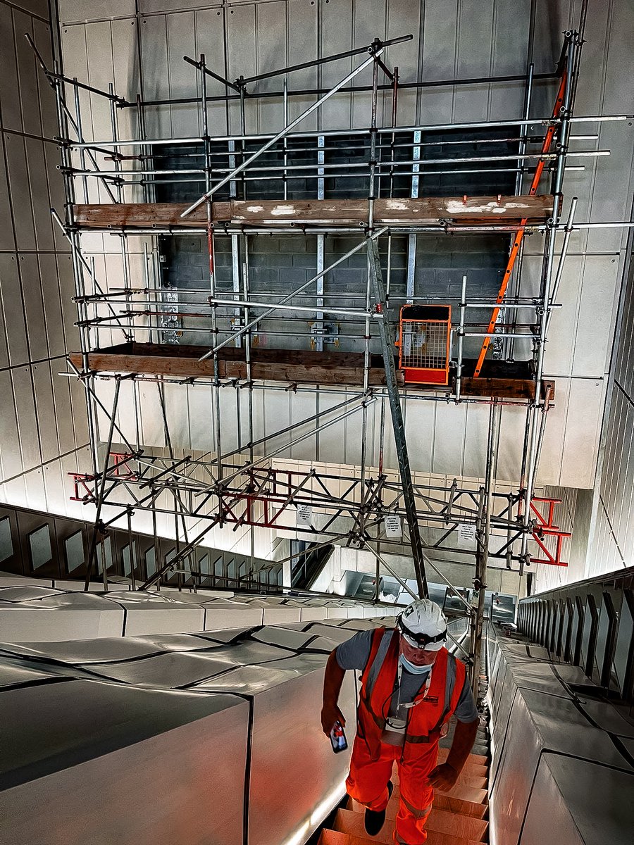 🎞️🚇 Have you ever wondered how those amazing digital advertisment media screens are installed on #LondonUnderground? Well wonder no more! Here's a look back at our installation for the recently opened, brand new Underground Station in the heart of the capital; #NineElms