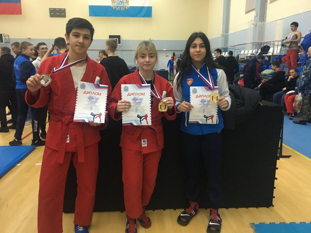 🏆Победителями Приволжского Федерального округа по универсальному бою (23.01.22, Кинель-Черкассы) стали: 🥇Новрузова Самира, Байкова Диана, 🥈Новрузов Салит, воспитанники педагога Сазонова Валерия Викторовича. 👏👏👏💐 <a href="/pu_monso/">Поволжское управление МОиН СО</a>  <a href="/Volzhsky_adm/">Администрация Волжского района</a> <a href="/cvrvr1/">Рябков Валентин Евгеньевич, заведующий "ЦВР"</a> #УспехКаждогоРебёнка