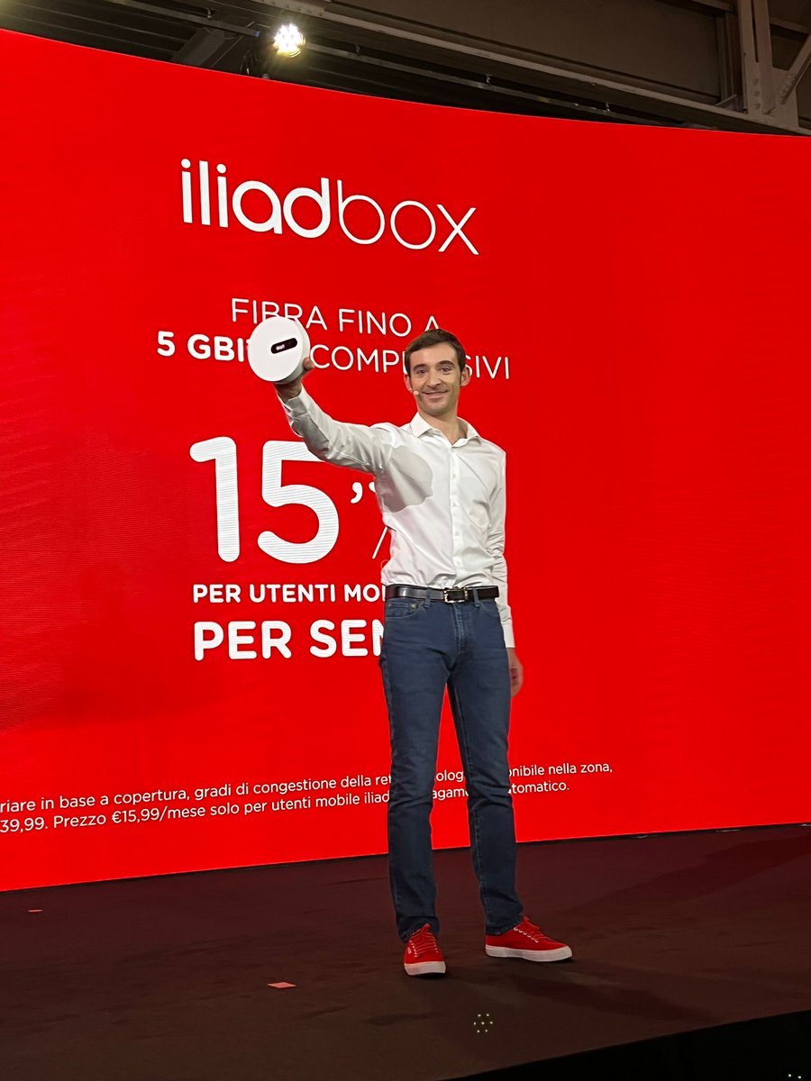 IliadItalia's tweet photo. Fibra chiara e tonda: TOOOOOOP 🚀🚀🚀 #Rivoluzioneiliad https://t.co/9SymekKldo