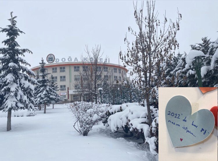 Minik bir öğrencimizin hayali gerçeğe dönüştü.🐝🤗
Karlı bir güne daha merhaba ❄️☃️
#DoğadaKarVar