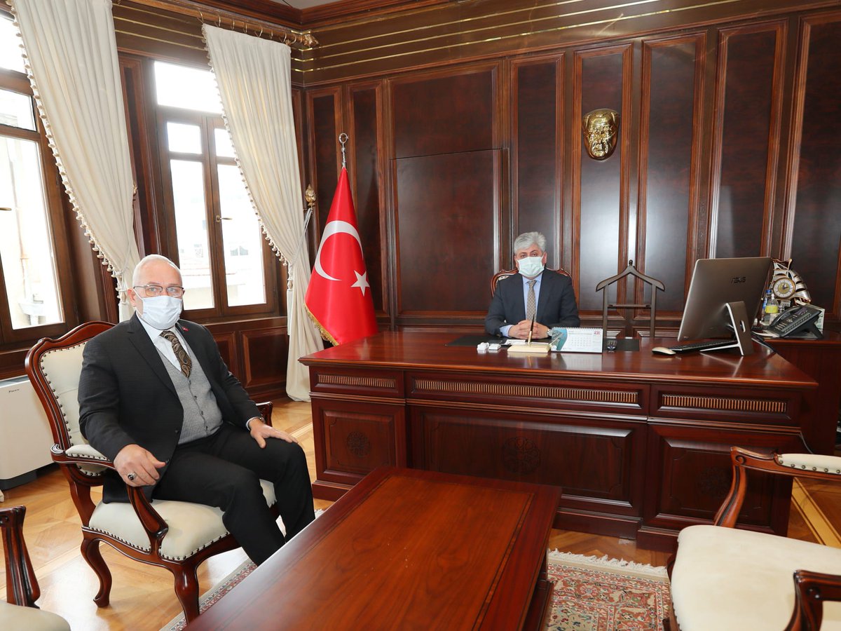 Valimiz Rahmi Doğan, İskenderun Belediye Başkanı Fatih Tosyalı'yı Valilik İskenderun Çalışma Ofisinde kabul etti.