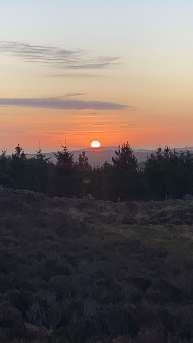 We're still at it over here <a href="/Moneypenny/">Moneypenny</a> HQ - #TechtimeoutTuesday #digitaldetox 

WHAT A VIEW!! From one of our lovely Pennies on a hike this morning to see the sunrise. Just gorgeous. 

Let us know what you're up to for your <a href="/techtime_out/">techtimeout</a>