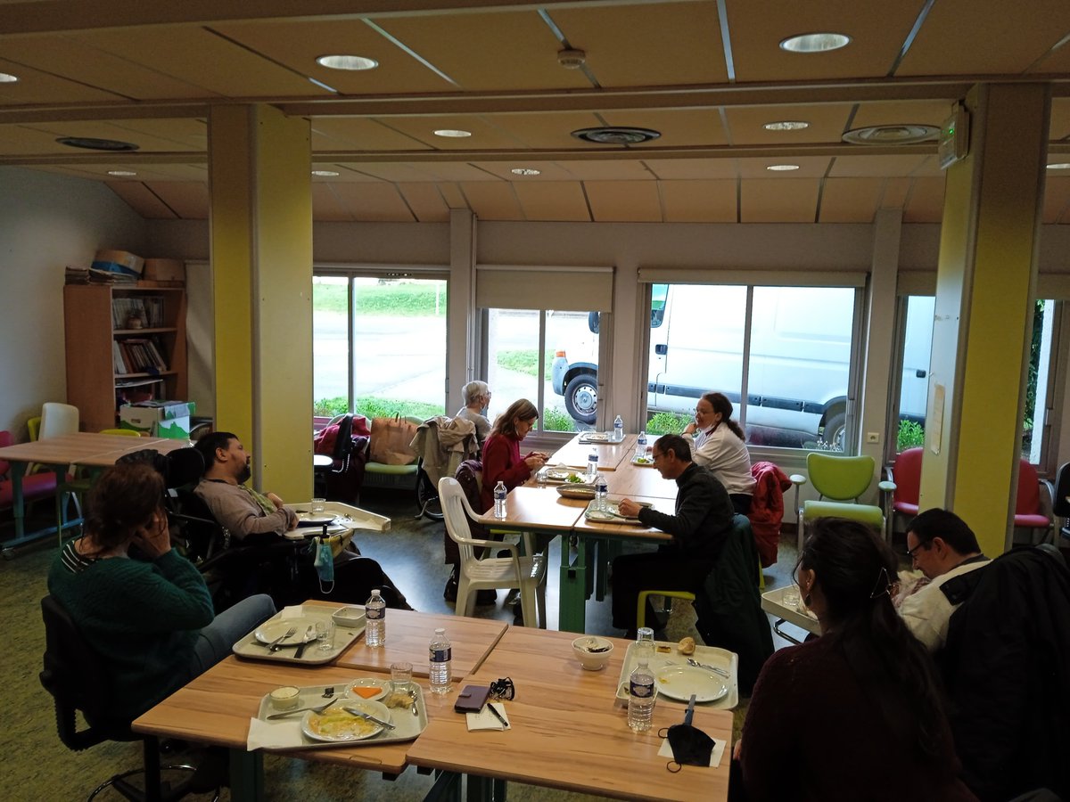 PFraux's tweet photo. Jeudi dernier, le @PFraux a eu le plaisir d'accueillir #Jabadao, l'accueil de jour de l'#ADIMC35 de #VernSurSeiche.
Au programme :
🍽️Déjeuner
📱Découverte de l'ActivTab
🎤Karaoké
Des moments de #partage et de #convivialité à renouveler !
#liensocial #partenariat https://t.co/GXwaLpHniI