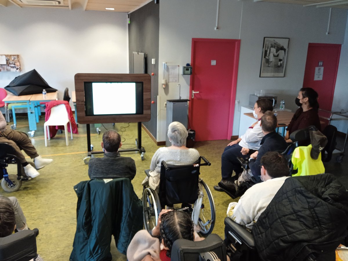 PFraux's tweet photo. Jeudi dernier, le @PFraux a eu le plaisir d'accueillir #Jabadao, l'accueil de jour de l'#ADIMC35 de #VernSurSeiche.
Au programme :
🍽️Déjeuner
📱Découverte de l'ActivTab
🎤Karaoké
Des moments de #partage et de #convivialité à renouveler !
#liensocial #partenariat https://t.co/GXwaLpHniI