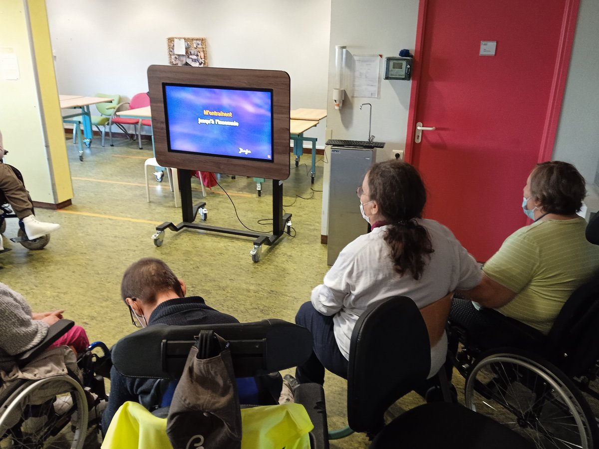 PFraux's tweet photo. Jeudi dernier, le @PFraux a eu le plaisir d'accueillir #Jabadao, l'accueil de jour de l'#ADIMC35 de #VernSurSeiche.
Au programme :
🍽️Déjeuner
📱Découverte de l'ActivTab
🎤Karaoké
Des moments de #partage et de #convivialité à renouveler !
#liensocial #partenariat https://t.co/GXwaLpHniI
