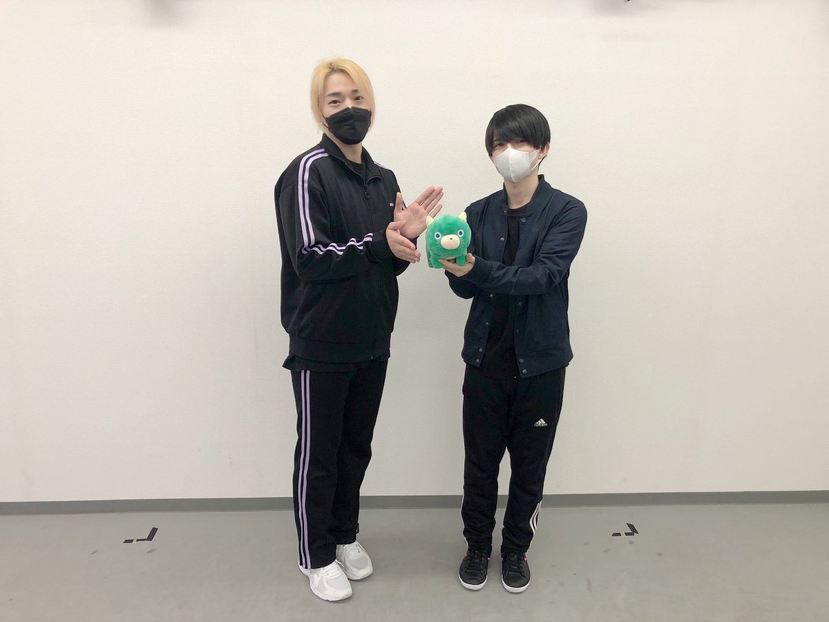 solidcube_mc's tweet photo. 本日は3現場!
1現場目は
#新舞美、#Jakko、#村上雅貴、#奥山敬人、#大川佳音、#木須実怜花
が、女性陣の写真が撮れずということでいつかの集合写真から女性陣だけ合成してみました!(笑)
元の写真と共に☺
お供はまっちゃ!
#ソリッド・キューブ #SOLIDCUBE #反町梨人 #振付 #モーションアクター https://t.co/kc026B7vMu