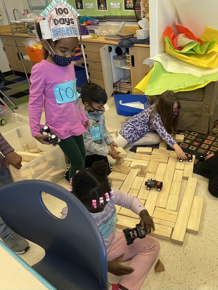 MsRubinSTEM's tweet photo. Our littlest engineers and graphic designers were hard at work on day 100! @msezellkinder @vickerymill #wisewillrise https://t.co/Ht5eFJopoy
