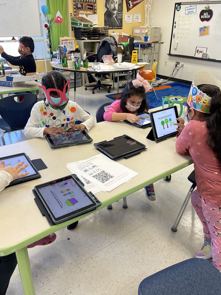 MsRubinSTEM's tweet photo. Our littlest engineers and graphic designers were hard at work on day 100! @msezellkinder @vickerymill #wisewillrise https://t.co/Ht5eFJopoy