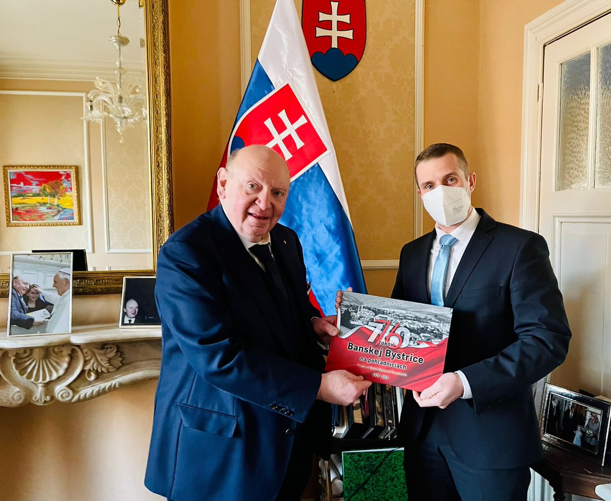 martin_klus's tweet photo. Glad to be in #Belgium 🇧🇪 again. Day before 1st #GAC meeting 🇪🇺 in 2022 led by #PFUE2022 🇫🇷 (My doorstep 📹 is here: https://t.co/G25iPo9ebm), I visited the beautiful city of Antwerp &amp; meet w/ the Honorary Consul of Slovakia 🇸🇰, experienced diplomat Mr. Gunnar Riebs. 🤝 Thanks. https://t.co/YVp5Dn5WwP
