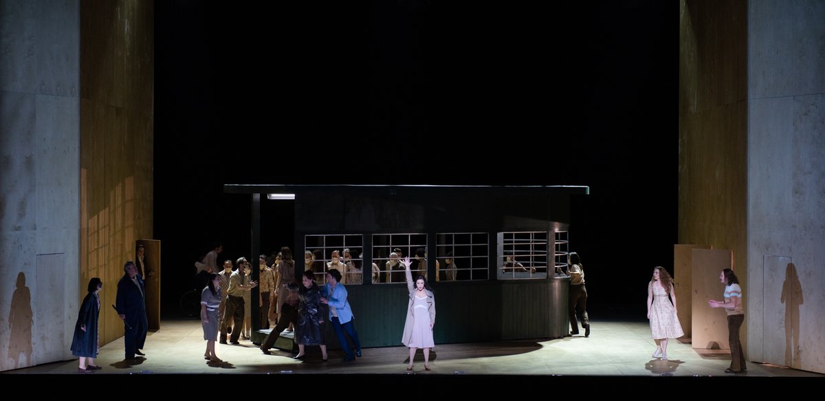 OperaRoma's tweet photo. ‘Kát’a Kabanová’: ancora due recite per applaudire il capolavoro di #LeošJanáček questa sera e giovedì 27. Sul podio #DavidRobertson, regia di #RichardJones. In scena @corinnesoprano, #CharlesWorkman, @julianhubtenor, #SamFurness,#CarolynSproule
#operaroma #TORkabanova https://t.co/m1FmMnCPWw