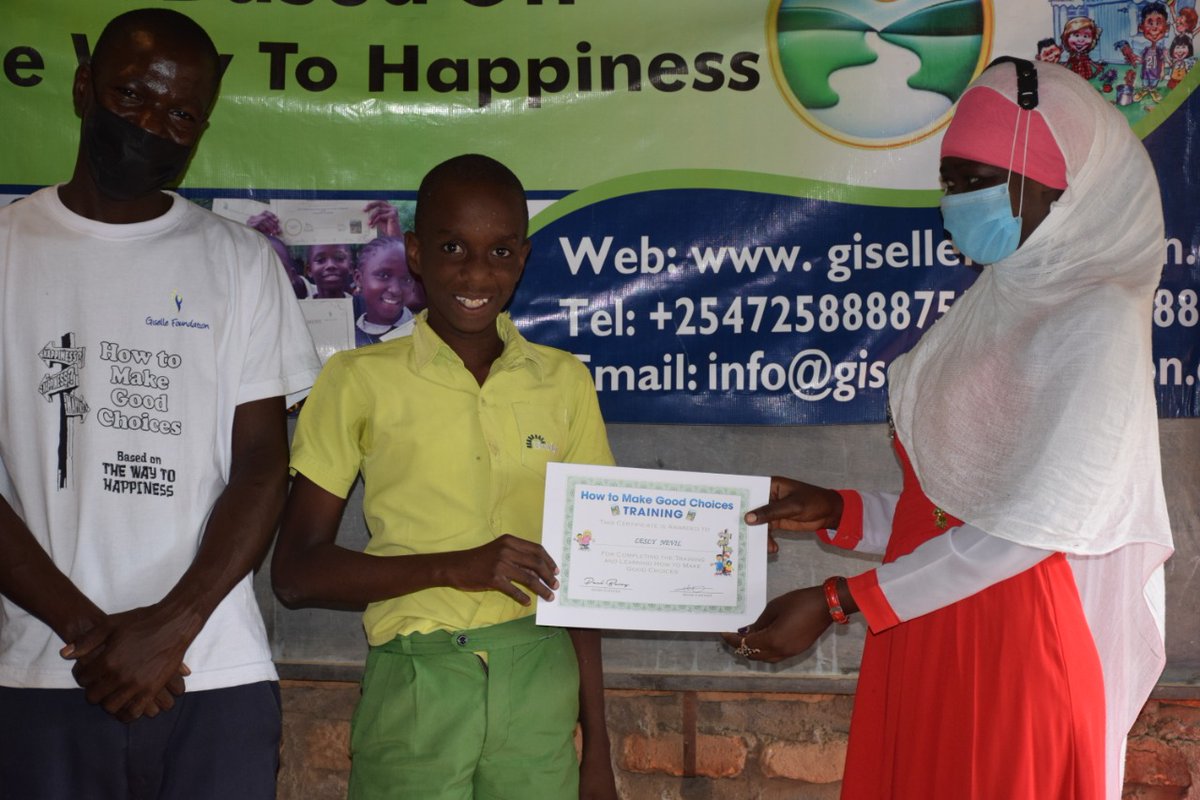 GiselleOrg's tweet photo. Graduating pupils of Bridge International Academy after completing all the precepts of How To Make Good Choices based on @WayToHappiness the ethical training that has equipped our children to make informed decisions
@LRonHubbard @Scientology https://t.co/03GU79H2Az