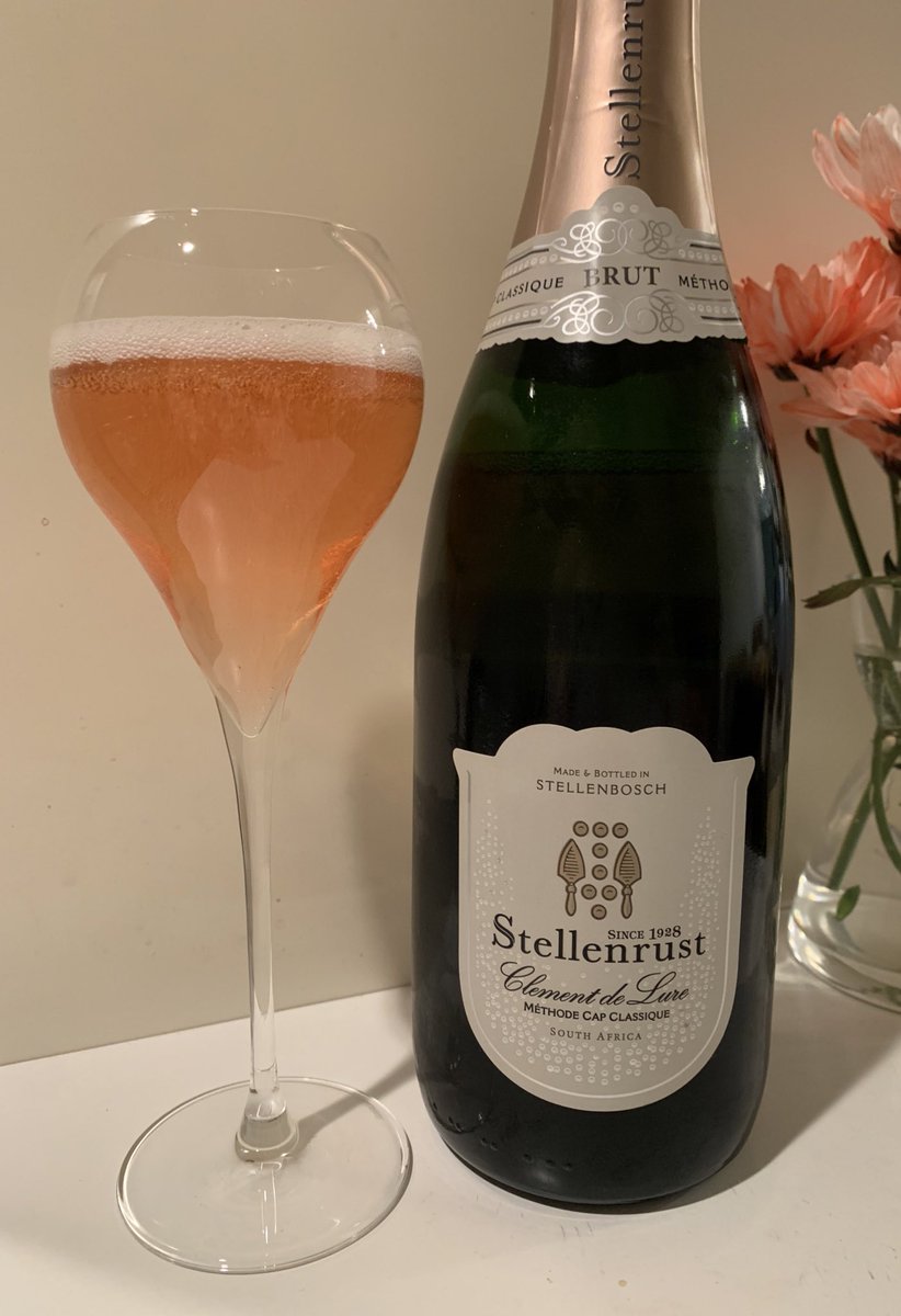 aiaiaiaiaiaiser's tweet photo. 今日は泡に癒されたい、、
Stellenrustのロゼスパークリング
🇿🇦🥂
色も味も美しい…!!
#南アフリカワイン 🇿🇦🍷🥂🌹❤️
#Stellenrust 💕 https://t.co/zXmUMHqtWe