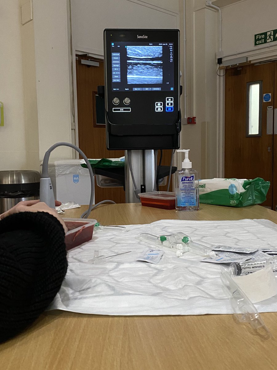 timricketts_'s tweet photo. F1s learning US cannulation? Anaesthetists everywhere are celebrating https://t.co/JIMd7mBy2v