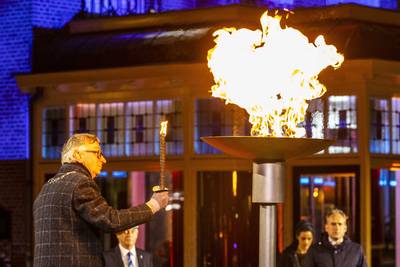 ‘Eeuwig’ brandende vlam in Wagenings Vrijheidsvuur brandt niet meer, zoektocht naar alternatief voor aardgas gelderlander.nl/home/eeuwig-br…