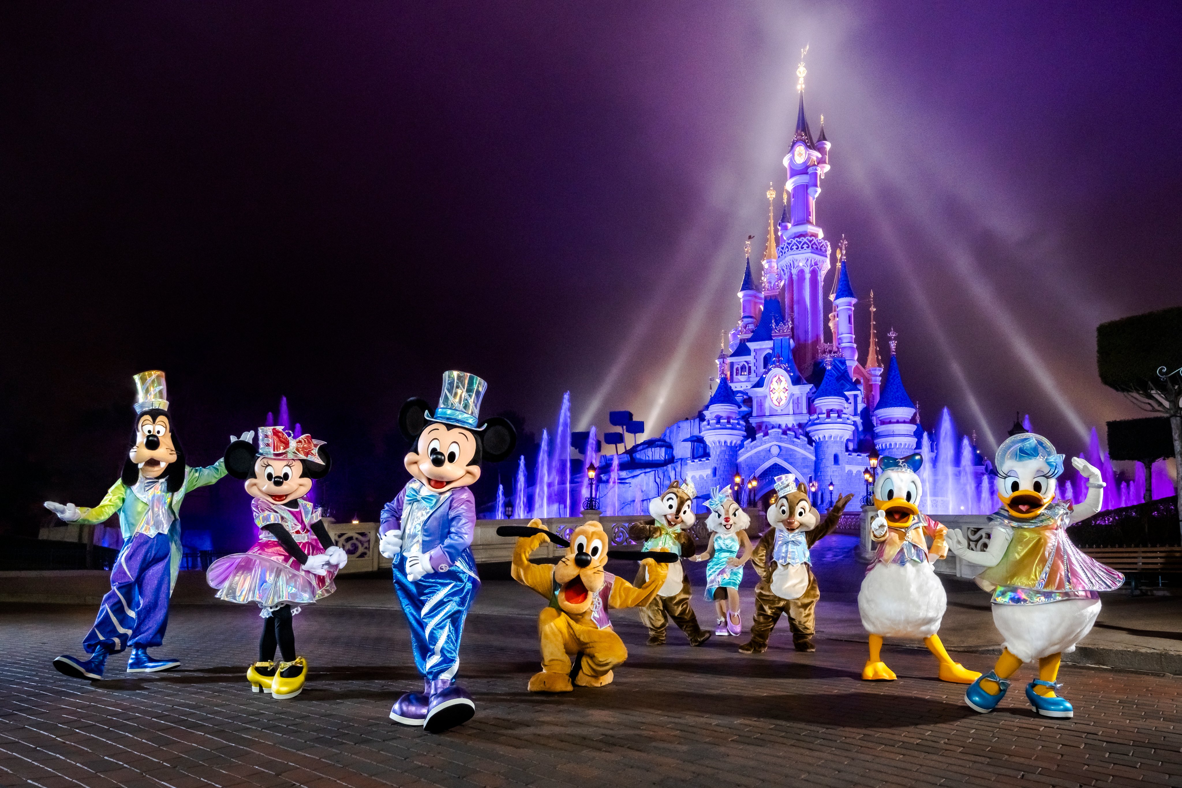 Vídeo: confira como ficaram os novos figurinos do aniversário da Disneyland Paris