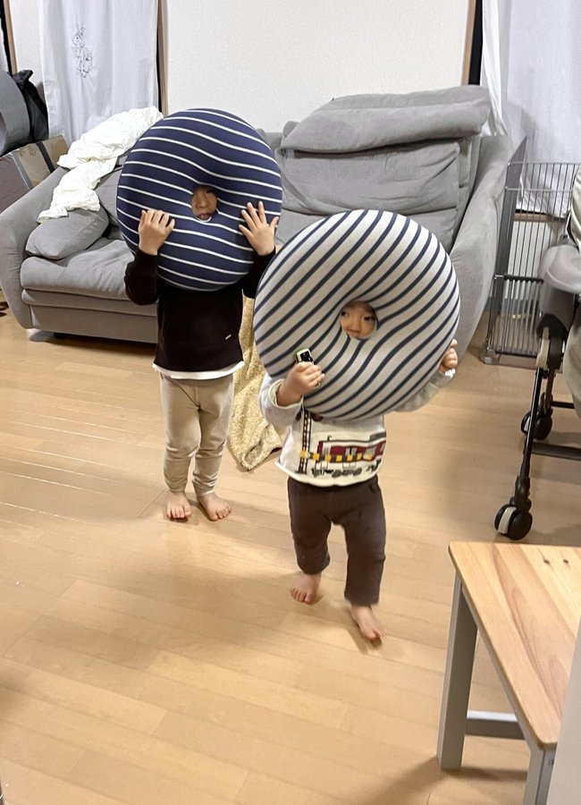 かくれんぼなのに もういーよー 全然隠れてなくて衝撃 うちもです 円座クッションに顔うずめがちな幼児あるある