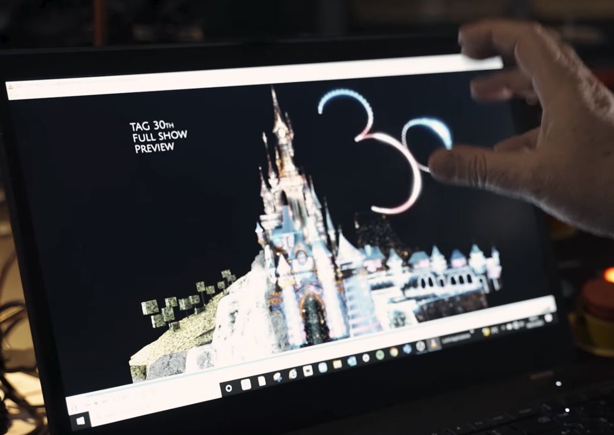 DLPReport's tweet photo. ⚠️ Breaking: Disneyland Paris will use drone technology for the #DisneylandParis30 pre-show called “Disney D- Light”. 
The sky will illuminate with the Anniversary logo. Here’s a first look! https://t.co/stuiNGx3Cc