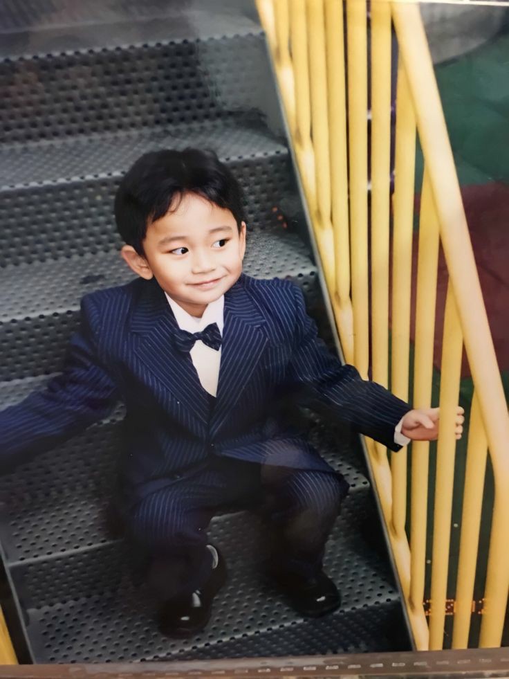 itsxuxie's tweet photo. happybirthday to our ray of sunshine, dearest Lucas✨ tysm 4u'r hard work and for being a big part of our source of happiness. with our wishes today, we want to be able to share some of that joy with you once you return. we miss you dearly. #WayV #WeLoveYouLucas #LucasDay https://t.co/IMflcnAGHr