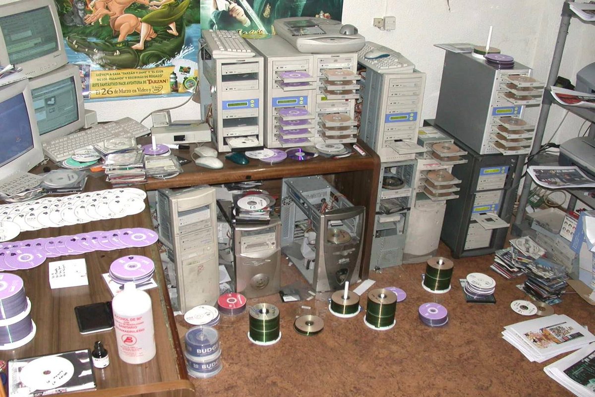 TomLawrenceTech's tweet photo. Before torrents made distribution easier... https://t.co/ZOzkXo5lE0