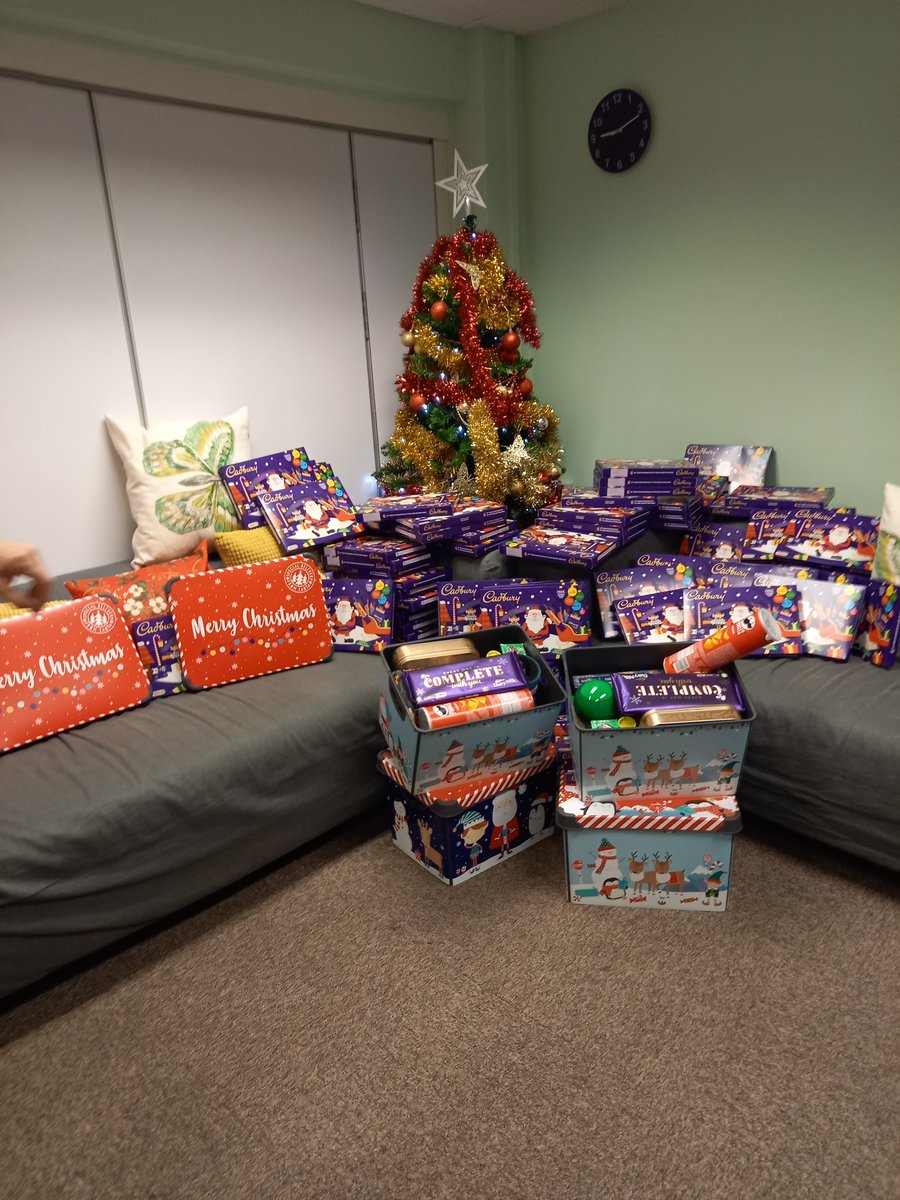 cymru_AFC's tweet photo. Christmas can be a tough time for the families we support in the Vale so a huge thanks to Steve Langford and Gary Corbett from @SindallHigh and Tom from @CASS_BARRY_UK who provided hampers, presents, selection boxes and a generous cash donation.  It made a huge difference! https://t.co/4nayVYkwlJ