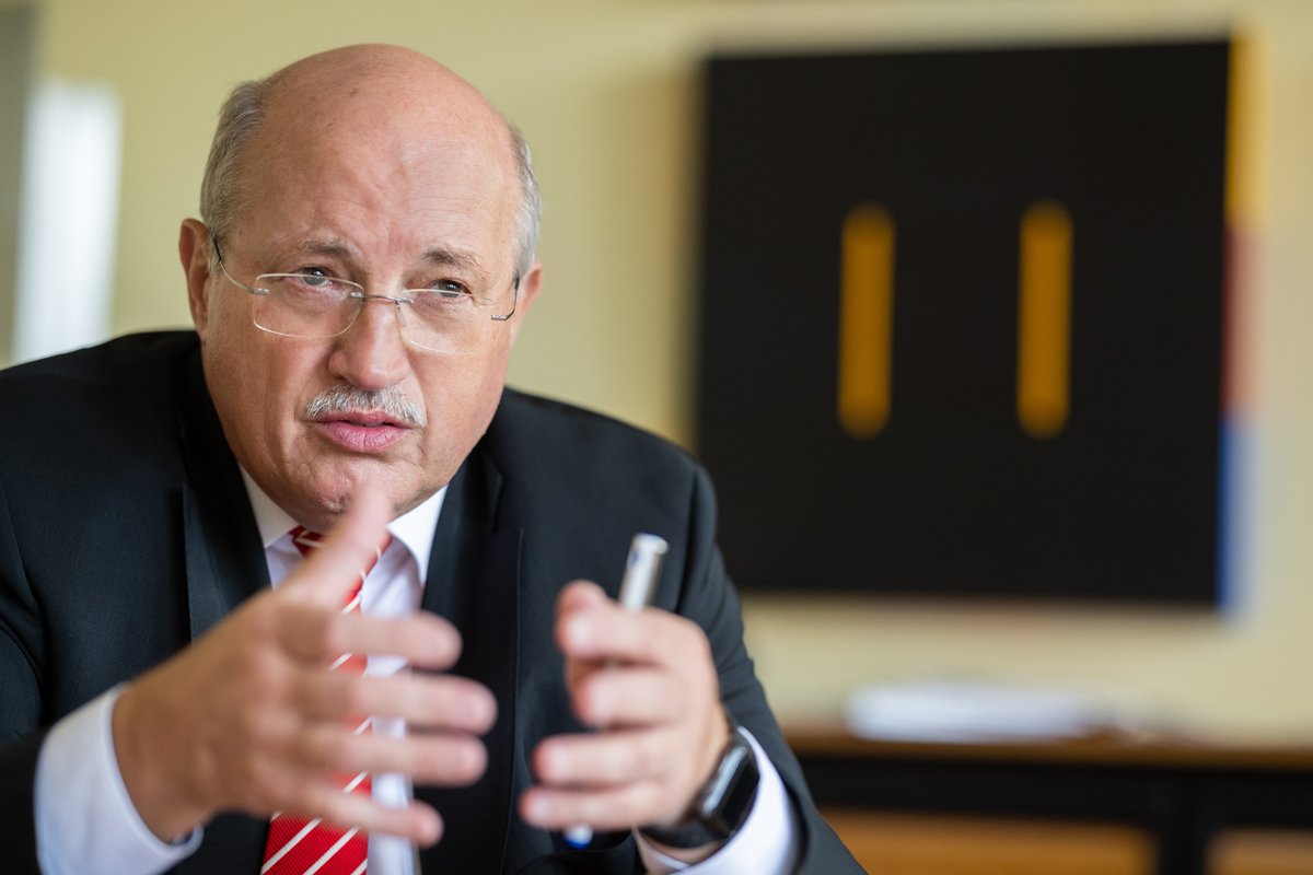 Einigung zu Landeshaushalt zu sachte: IHK-Präsident Bauhaus fordert mehr Auseinandersetzung in der Sache erfurt.ihk.de/presse/pressem…