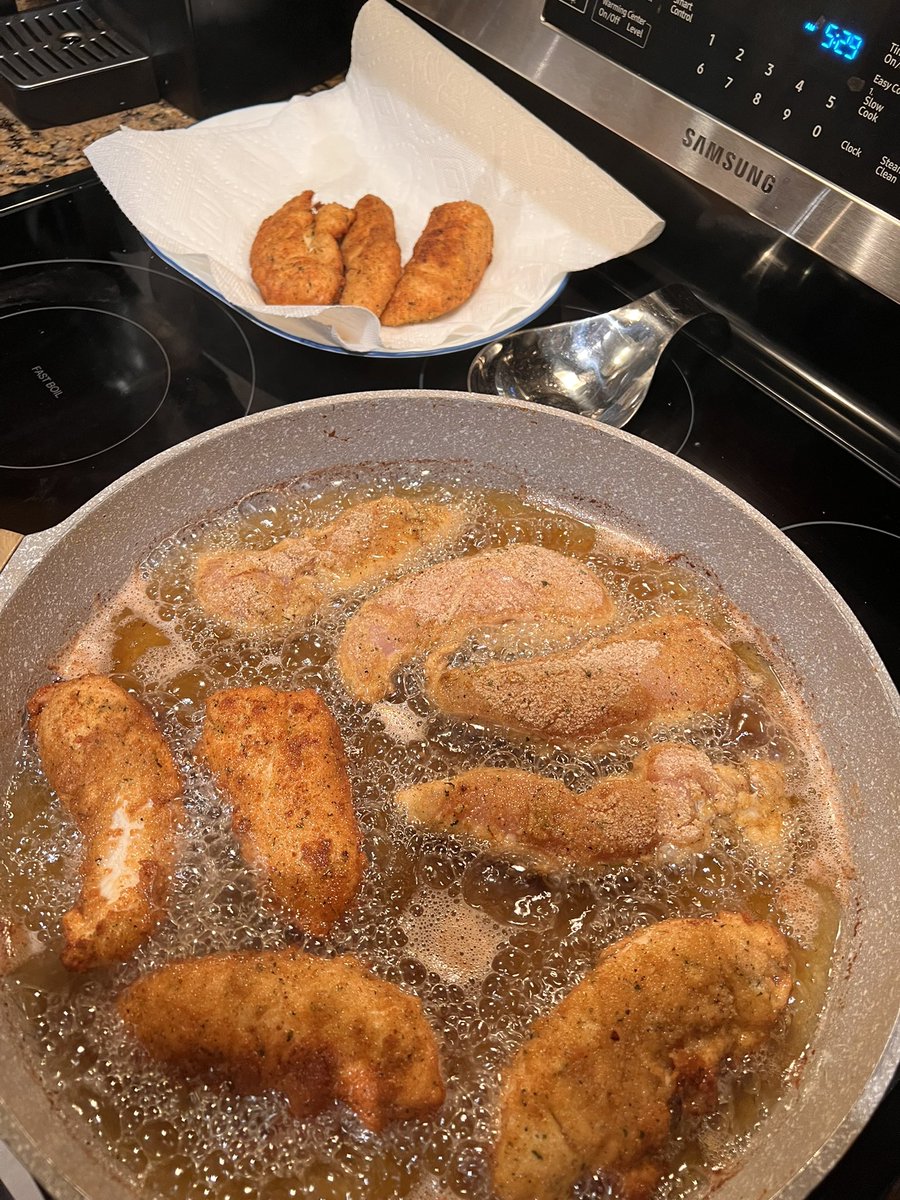 DenetteMike's tweet photo. #AMC #Chickentendies Who else is up making power food like #AMCtendies at 5:30am I am . Have not seen much lately about tendies This FOCKING π¦ has ππ @rocketastronaut @PeteG_5 @Keith78371512 @StonksBatman to name a few whom I would share my tendies with https://t.co/rBsMpkkOTi