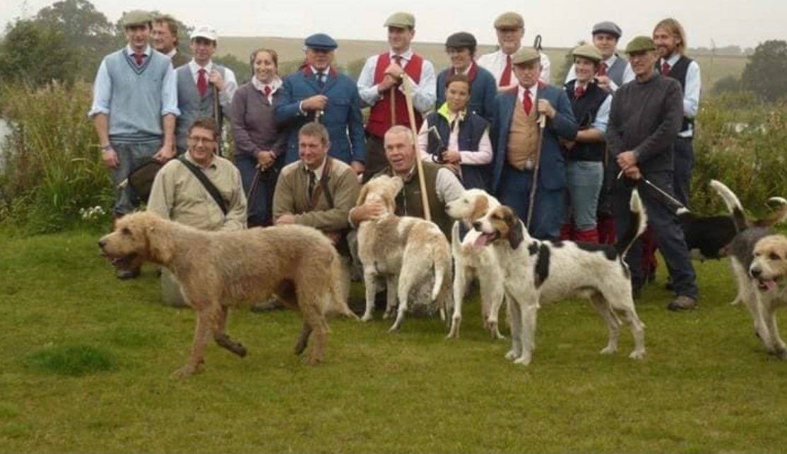 ECMH_Official's tweet photo. On a chilly Tuesday, a memory of summer on the river. Anthony Ringe MH’s retirement meet as huntsman Eastern Counties Mink Hounds. Time has flown since! See you in April for more splashy splashy.

https://t.co/RKA5NwLlFI

Shout out to new friend @peeleyb

#MinkHunting #MinkHounds https://t.co/8vgnZdkwBy