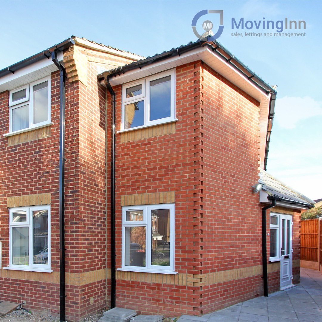 movinginn's tweet image. 2 bedroom terraced house available to rent in #Croydon for £1,495 PCM 

Call us on 020 8761 0830 to book a viewing 

#propertyuk #property #london