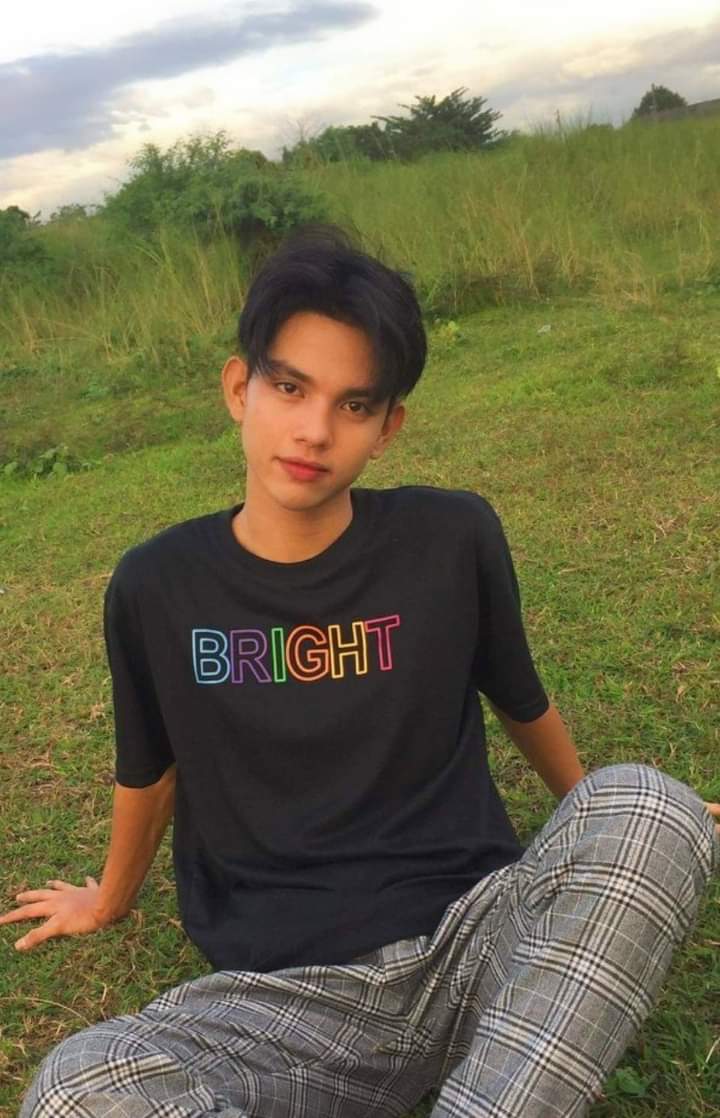 __chanellen22's tweet image. Kung wala yung totoong Sarawat pwede bang yung kahawig nalang ni Sarawat? 
#BL #BrightVachirawit #Larence