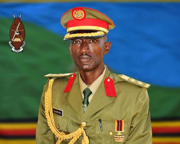 flashfmrw's tweet photo. General Abel #Kandiho avanwe kuri uyu mwanya nyuma y'uruzinduko rwa Lt Gen. Muhoozi Kainerugaba mu #Rwanda wanabonanye na perezida #Kagame bakaganira #RwOT https://t.co/sM7QqCg4za