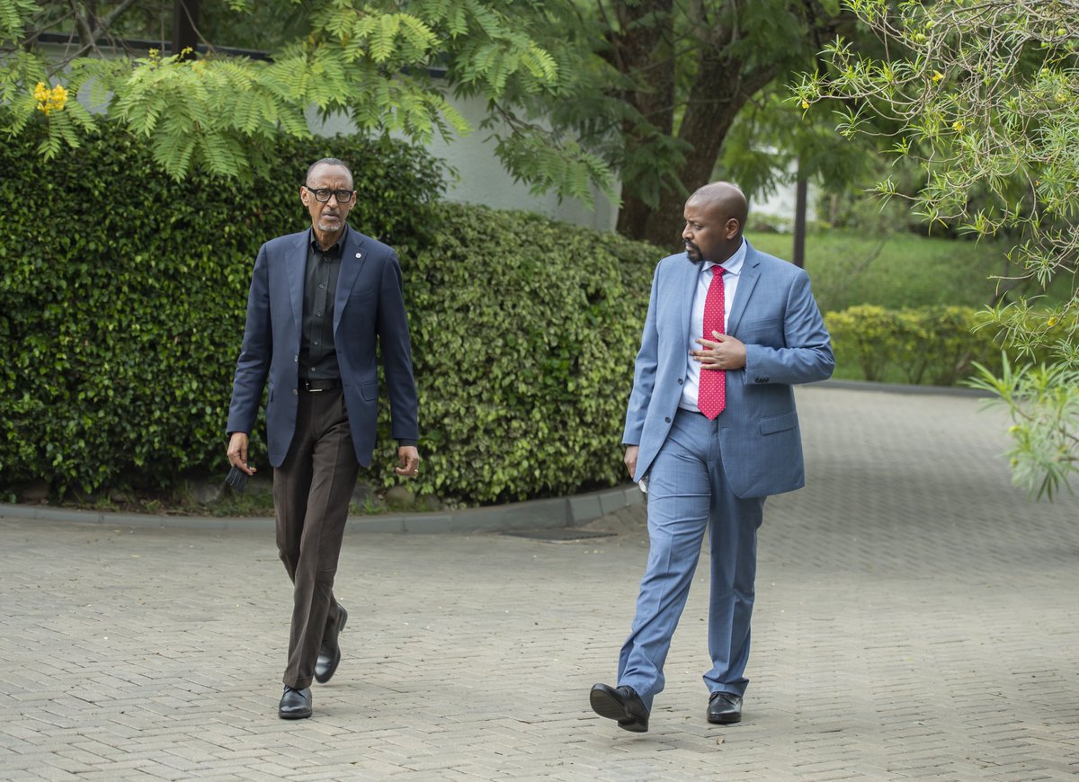 flashfmrw's tweet photo. General Abel #Kandiho avanwe kuri uyu mwanya nyuma y'uruzinduko rwa Lt Gen. Muhoozi Kainerugaba mu #Rwanda wanabonanye na perezida #Kagame bakaganira #RwOT https://t.co/sM7QqCg4za
