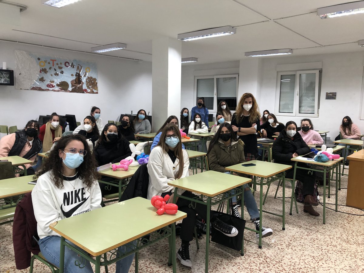 gregorioferva's tweet photo. Desde Educación Infantil queremos dar las gracias a Marga por acercarnos a los Puntos de Encuentro Familiar. ¡Gran labor la que realizáis en #APROMEValladolid !
#EDIN_GF
#educacioninfantilGF
#descubreGF
#educacioninnovadoraGF https://t.co/LX0W47m3TB