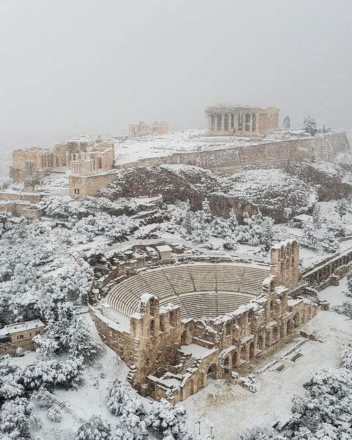 grekodom's tweet photo. Snowy #Acropolis of #Athens! ❄️🇬🇷
📸 IG photo by: @ d.tzankatian
#greece #amazinggreece #grekodom #secondhome #athensgreece #athens #snow https://t.co/UB4UlwsNRa