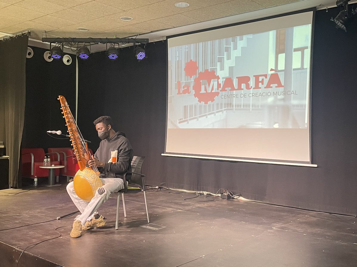 GironaCrea's tweet photo. Momi Maiga tanca l’acte de presentació dels programes a la creació musical de La Marfà.
#lamarfa #gironacrea https://t.co/rcZlXKyQoY