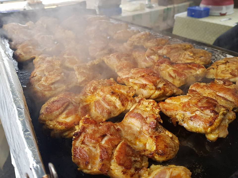 FoodfanStockpt's tweet photo. #FoodieFriday returns to @BarMillers in #NewMills this week!!!!!
Get your chops around this delicious menu from @QueDeliciaFood from 5-8pm
Guest aleas by @Torrside a full bar, heated outdoor seating, indoor seating and takeaway.
Plus we're dog friendly &amp; next to #SettValleyTrail https://t.co/OC1pdAFQQl