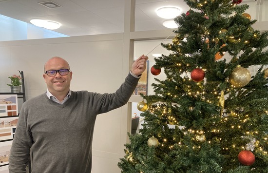 ZayazDenBosch's tweet photo. ‘Gezocht: dirigent/circusdirecteur voor Wij zijn Zuiderschans’, Eric van der Hulst zag de oproep en reageerde direct. Hij is de nieuwe wijkmanager van het minidorpje waar iedereen welkom is en binnenloopt. Lees meer in de nieuwsbrief die vandaag verscheen: https://t.co/i8QJqUaabt https://t.co/J41znK1iQF