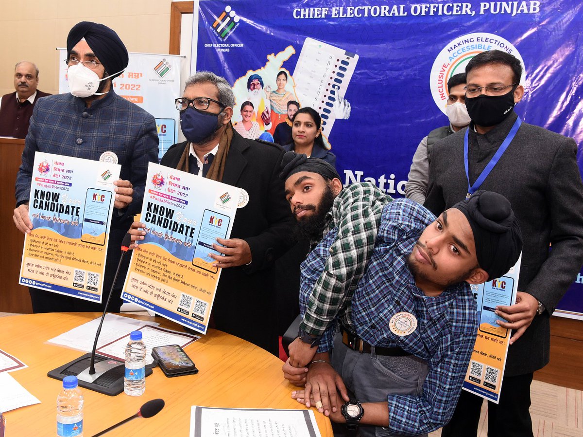 yespunjab's tweet photo. National Voters' Day: CEO Punjab hands-over Voter ID Cards to Sohna-Mohna &amp; five more new voters    https://t.co/aW9SZ7Z9D1

#SKarunaRaju #NationalVotersDay #CEOPunjab #VoterIDCards #SohnaMohna #Voters #Punjab #IDCards #Elections #YesPunjab https://t.co/7F1wpWzyo8