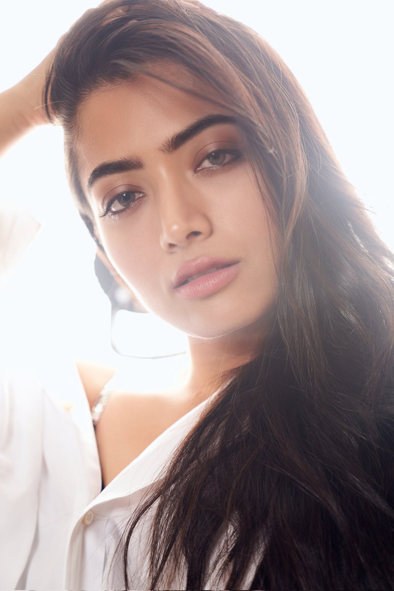 SearchForUHQ's tweet photo. Rashmika 🤍🤍📸 https://t.co/t0lShkcHRt