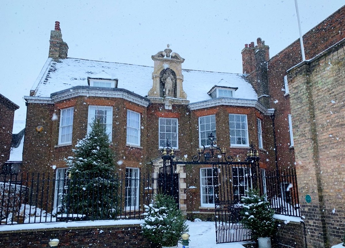 BankHouseKings's tweet photo. Will we get a dusting of the white stuff this year? A wintry walk through historic Kingβs Lynn in the snow is always special, why not book your staycation today?
#winter #snow #staycation #bankhouse #hotel #kingslynn #norfolk https://t.co/B5QIm2j31w