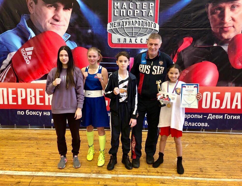 22.01.22г. на Первенстве Самарской области по боксу🥊 на призы МСМК Д.Гогия и МСМК И.Власова
наши спортсменки завоевали тройное золото:

🥇Мухамедова Камила
🥇Безрукова Валерия
🥇Энговатова Никита

 💪тр. Фридман С.А. 

Поздравляем спортсменок и тренера с блестящим результатом❗️