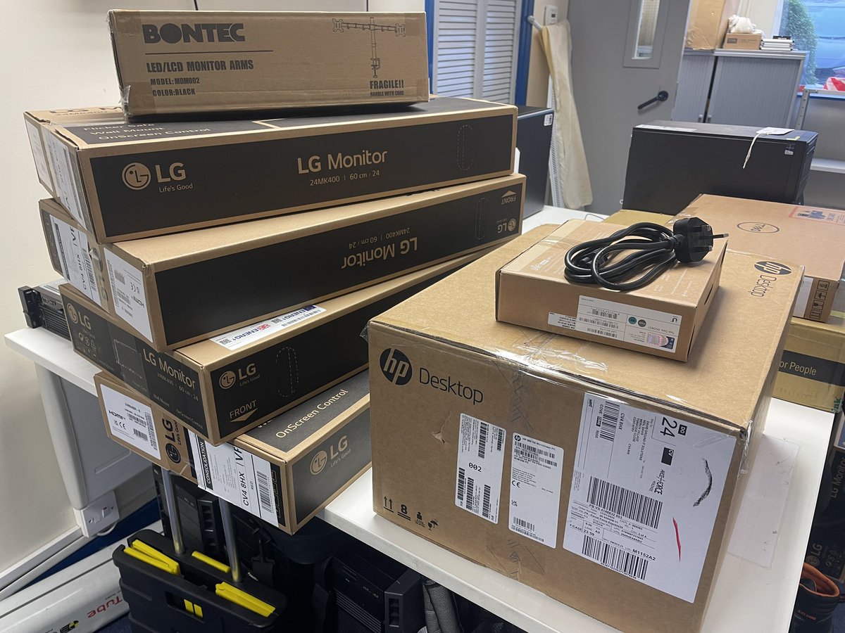 DavisGroundITS's tweet photo. Kit ready for onsite deployment - just a day n the life of our onsite team.  IT Support Coventry and Warwickshire.  https://t.co/4vjr1rHhtU https://t.co/zCLqCTmA38